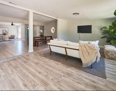 2207 Galway St - Photo Thumbnail 13