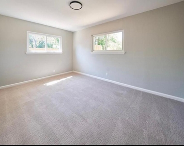 2207 Galway St - Photo Thumbnail 2