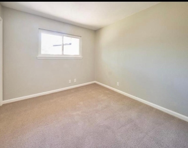 2207 Galway St - Photo Thumbnail 3