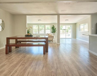 2207 Galway St - Photo Thumbnail 6