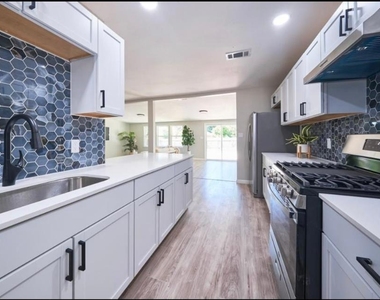 2207 Galway St - Photo Thumbnail 1