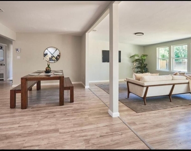 2207 Galway St - Photo Thumbnail 8
