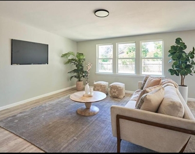2207 Galway St - Photo Thumbnail 4