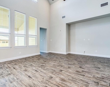 6513 Folsom Ave - Photo Thumbnail 12