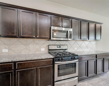 2908 Tilmon Ln - Photo Thumbnail 9