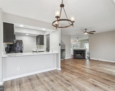 9861 Lake Shore Drive - Photo Thumbnail 11
