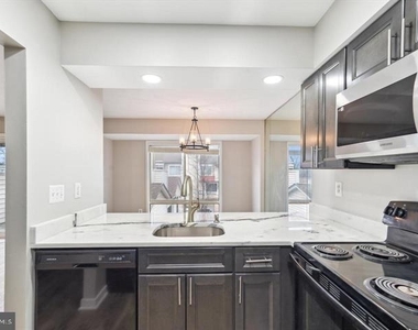 9861 Lake Shore Drive - Photo Thumbnail 12
