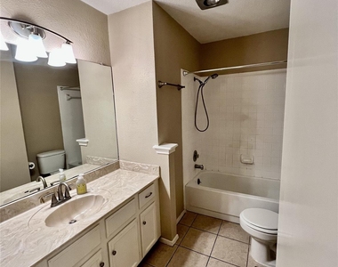 1101 Forest Oaks Path - Photo Thumbnail 15