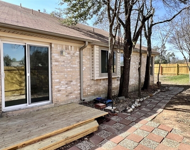 1101 Forest Oaks Path - Photo Thumbnail 19