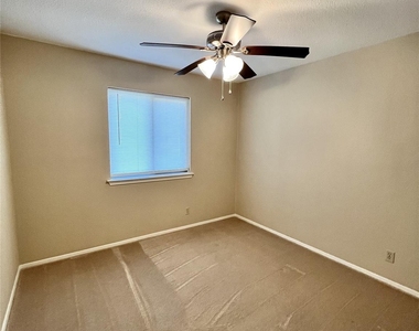 1101 Forest Oaks Path - Photo Thumbnail 10