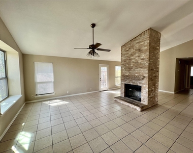 1101 Forest Oaks Path - Photo Thumbnail 3