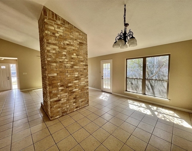1101 Forest Oaks Path - Photo Thumbnail 4