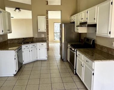1101 Forest Oaks Path - Photo Thumbnail 5