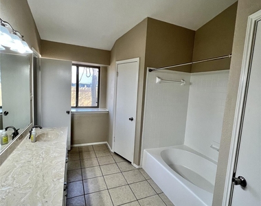 1101 Forest Oaks Path - Photo Thumbnail 14
