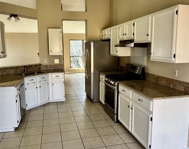 1101 Forest Oaks Path - Photo Thumbnail 7