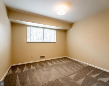 10648 Montrose Avenue - Photo Thumbnail 8