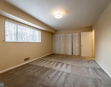 10648 Montrose Avenue - Photo Thumbnail 9