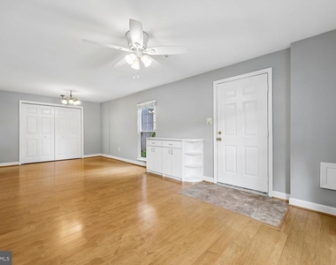 7919 Foxcrest Court - Photo Thumbnail 8