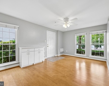 7919 Foxcrest Court - Photo Thumbnail 5
