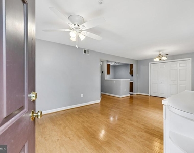 7919 Foxcrest Court - Photo Thumbnail 4
