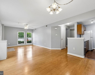 7919 Foxcrest Court - Photo Thumbnail 11