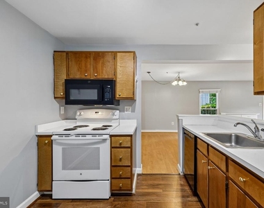 7919 Foxcrest Court - Photo Thumbnail 19