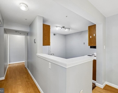 7919 Foxcrest Court - Photo Thumbnail 14