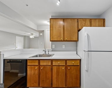 7919 Foxcrest Court - Photo Thumbnail 17