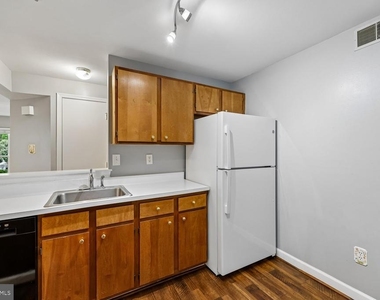 7919 Foxcrest Court - Photo Thumbnail 18