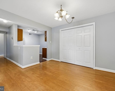 7919 Foxcrest Court - Photo Thumbnail 12