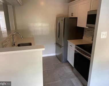 11767 Carriage House Drive - Photo Thumbnail 7
