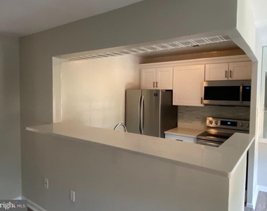 11767 Carriage House Drive - Photo Thumbnail 5