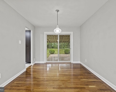 1110 Chiswell Lane - Photo Thumbnail 4