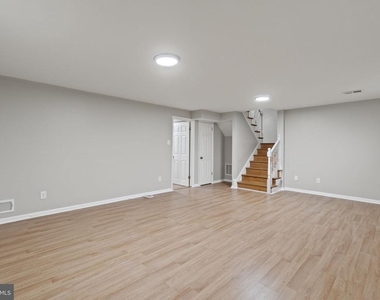 1110 Chiswell Lane - Photo Thumbnail 17