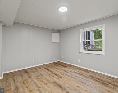 1110 Chiswell Lane - Photo Thumbnail 14