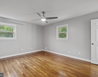 1110 Chiswell Lane - Photo Thumbnail 11