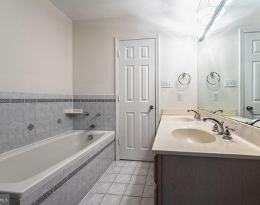 6705 Surreywood Lane - Photo Thumbnail 15