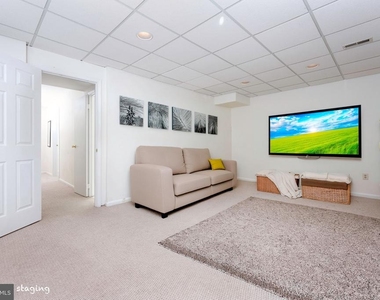6705 Surreywood Lane - Photo Thumbnail 21