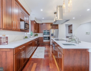 9715 Singleton Drive - Photo Thumbnail 4