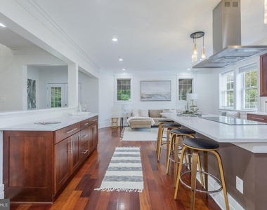 9715 Singleton Drive - Photo Thumbnail 3