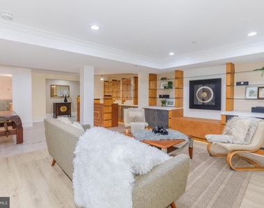 9715 Singleton Drive - Photo Thumbnail 28