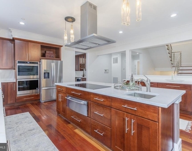 9715 Singleton Drive - Photo Thumbnail 5