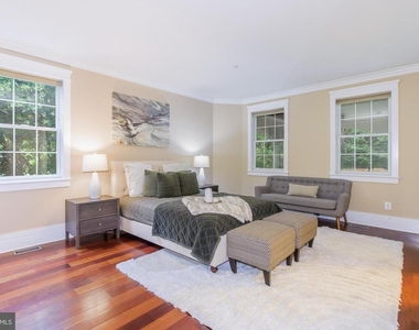 9715 Singleton Drive - Photo Thumbnail 13