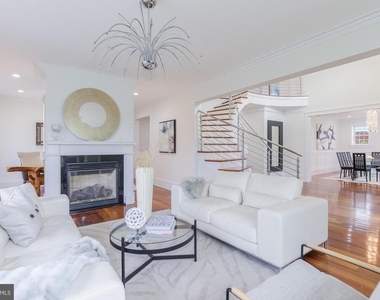 9715 Singleton Drive - Photo Thumbnail 2