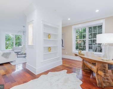 9715 Singleton Drive - Photo Thumbnail 12