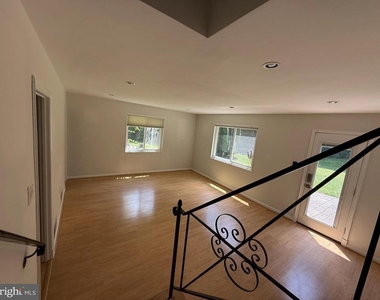 9209 E Parkhill Drive - Photo Thumbnail 5