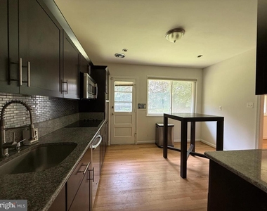 9209 E Parkhill Drive - Photo Thumbnail 4