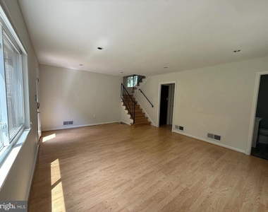 9209 E Parkhill Drive - Photo Thumbnail 12