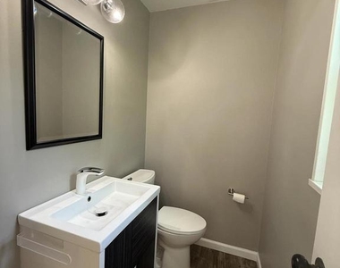 9209 E Parkhill Drive - Photo Thumbnail 9
