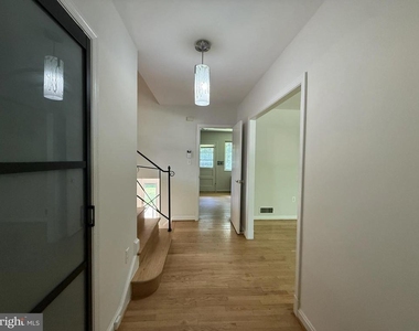 9209 E Parkhill Drive - Photo Thumbnail 8
